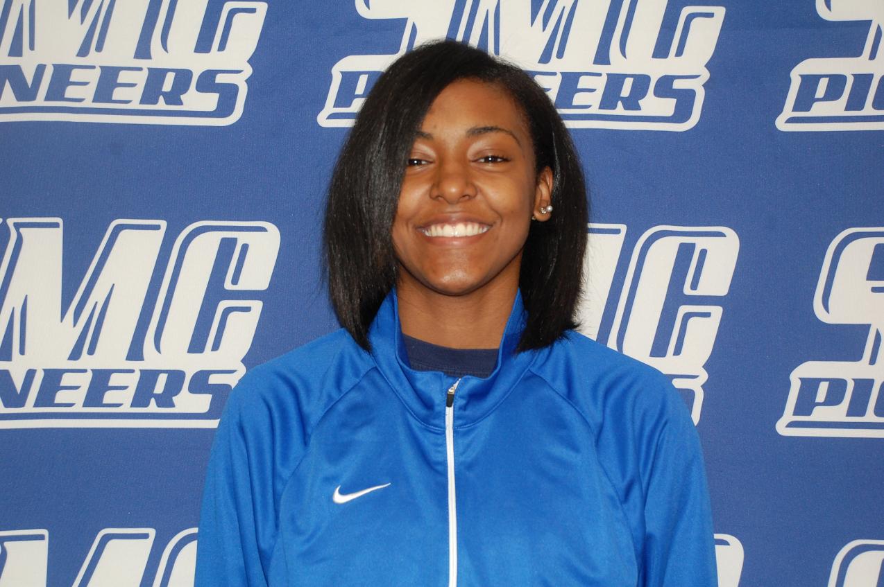 SMC Women's Basketball moves into first place tie with 70-67 win over Clinton